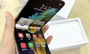 手机科技新潮流：折叠屏手机风靡市场，未来已来？